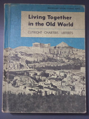 Portada del libro de Living together in the old world
