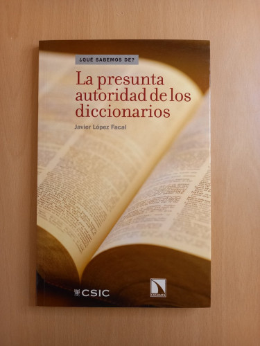 Portada del libro de La presunta autoridad de los diccionarios