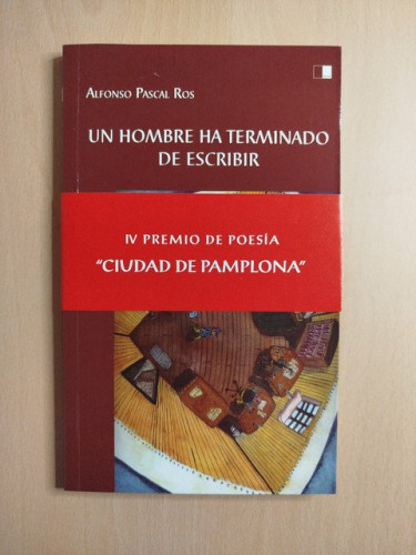 Portada del libro de (Dedicado por el autor) Un hombre ha terminado de escribir