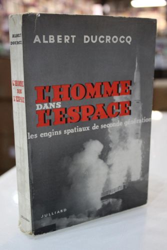 Portada del libro de L'homme dans l'espace. Les engins spatiaux de seconde génération.