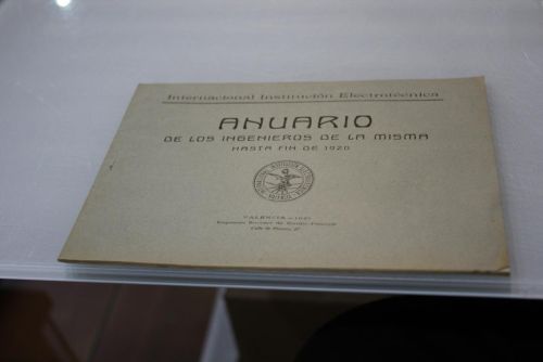 Portada del libro de Internacional Institución Electrotécnica. Anuario de los ingenieros de la misma hasta fin de 1920.