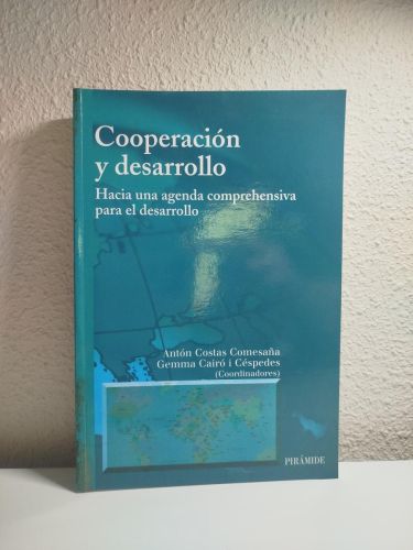 Portada del libro de Cooperación y desarrollo. hacia una agenda comprehensiva para el desarrollo