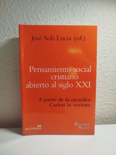 Portada del libro de Pensamiento social cristiano abierto al siglo XXI. A partir de la encíclica Caritas in veritate