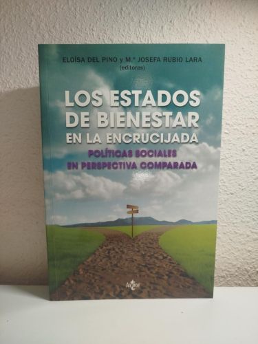 Portada del libro de Los Estados de Bienestar en la encrucijada. Políticas sociales en perspectiva comparada
