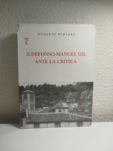 Portada del libro de Ildefonso-Manuel Gil ante la crítica