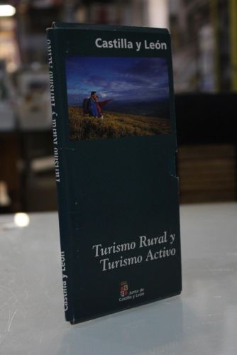 Portada del libro de Turismo Rural y Turismo Activo. Castilla y León.- 9 folletos en estuche.
