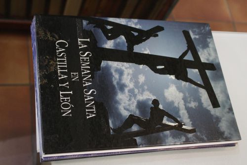 Portada del libro de La Semana Santa en Castilla y León.- 18 fascículos.