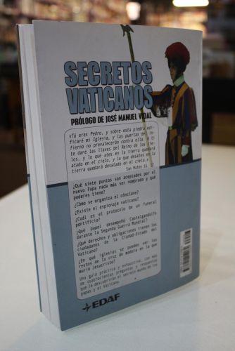 Portada del libro de Secretos vaticanos. En el vaticano, todo lo que no es sagrado es secreto.