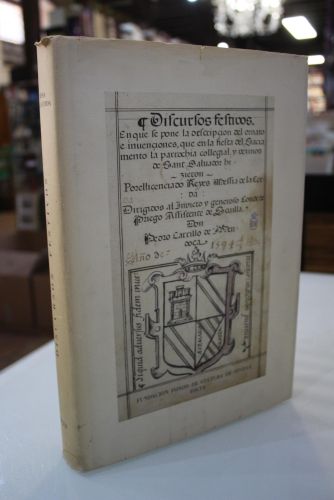 Portada del libro de Discursos festivos en que se pone la descripción del ornato e invenciones que en la fiesta del sacramento...