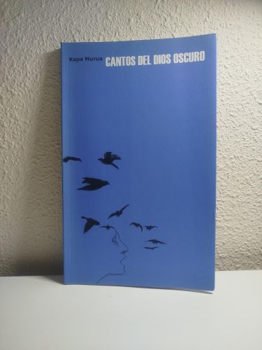 Portada del libro de Cantos del dios oscuro