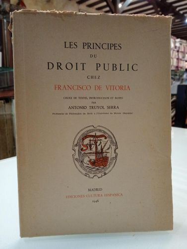 Portada del libro de Les principes du Droit Public chez Francisco de Vitoria
