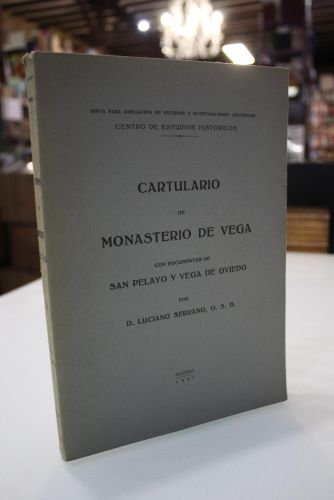 Portada del libro de Cartulario de Monasterio de Vega. Con documentos de San Pelayo y Vega de Oviedo.