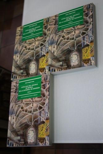 Portada del libro de Catálogo del archivo de música de la catedral de Granada.- 3 tomos