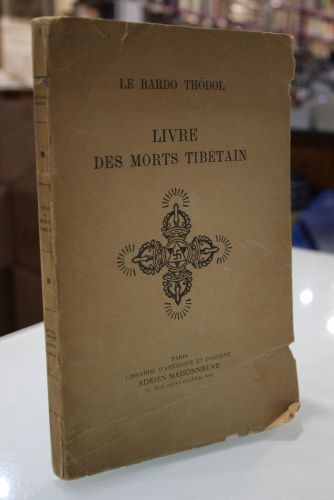 Portada del libro de Le Livre des Morts Tibétain ou les expériences d'après la mort dans le plan du Bardo.