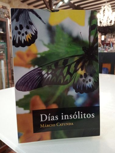 Portada del libro de Días insólitos