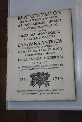Portada del libro de (Zaragoza, 1756). Representacion (de burlas hecha de veras) al nobilissimo gremio de los hombres de...