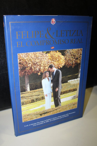 Portada del libro de Felipe & Letizia. El compromiso real. Enlace matrimonial de Don Felipe de Borbón y Grecia, Príncipe...