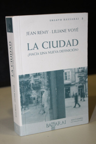 Portada del libro de La ciudad. ¿Hacia una nueva definición?