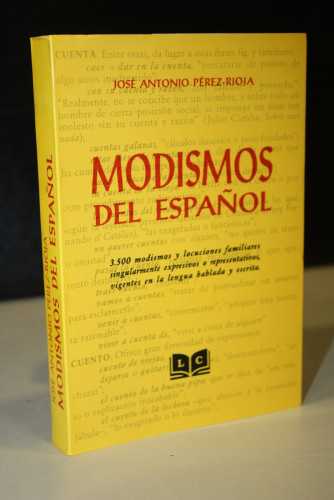 Portada del libro de Modismos del español. 3500 modismos y locuciones familiares singularmente expresivos o representativos,...