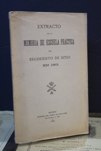 Portada del libro de Extracto de la Memoria de Escuela Práctica del Regimiento de Sitio en 1901.
