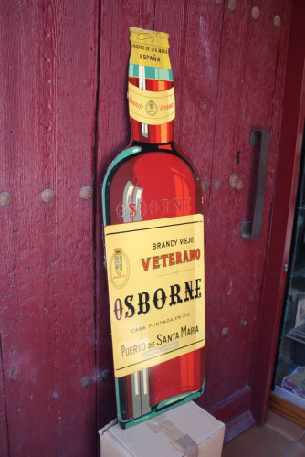 Portada del libro de Cartel troquelado. Brandy Viejo Veterano Osborne.- Circa 1950.