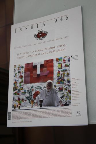 Portada del libro de Ínsula, 946. El viento y la llama (de amor)(viva): Ernesto Cardenal en su centenario. Octubre 2025.