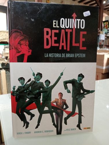 Portada del libro de El quinto Beatle. La historia de Brian Epstein