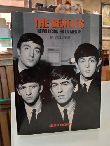 Portada del libro de The Beatles, revolución en la mente