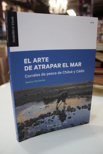Portada del libro de El arte de atrapar el mar. Corrales de pesca de Chiloé y Cádiz.
