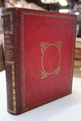 Portada del libro de Historia y anecdotario del Teatro Real.