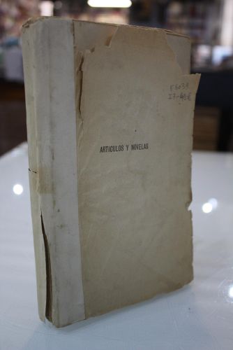 Portada del libro de Artículos y novelas.