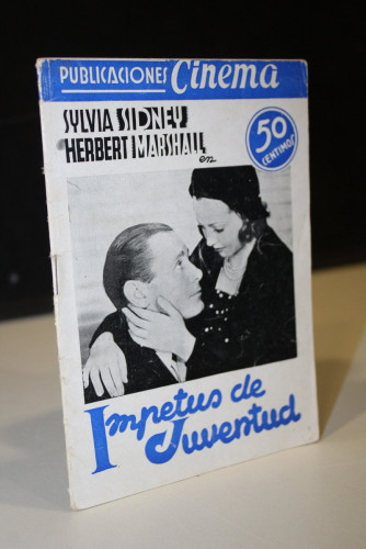 Portada del libro de Ímpetus de Juventud. Basada en la película del mismo nombre.- Publicaciones Cinema, 24