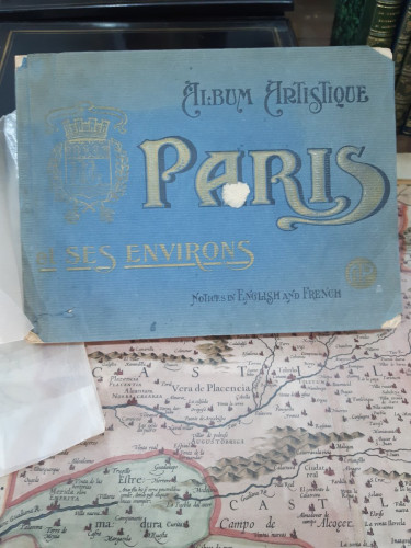 Portada del libro de Paris. Album Artistique Paris et ses environs. Notices in English and French.
