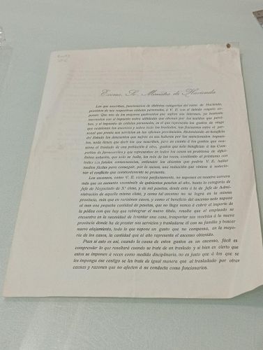 Portada del libro de Excmo. Sr. Ministro de Hacienda. Los que suscriben, funcionarios de distintas categorías de Hacienda,...